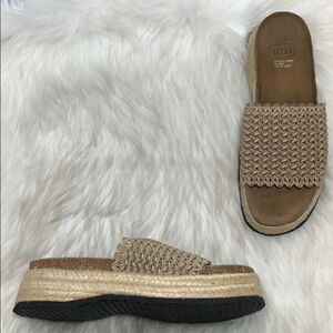Barbo Tan Crochet Slide Sandals Sz 9
